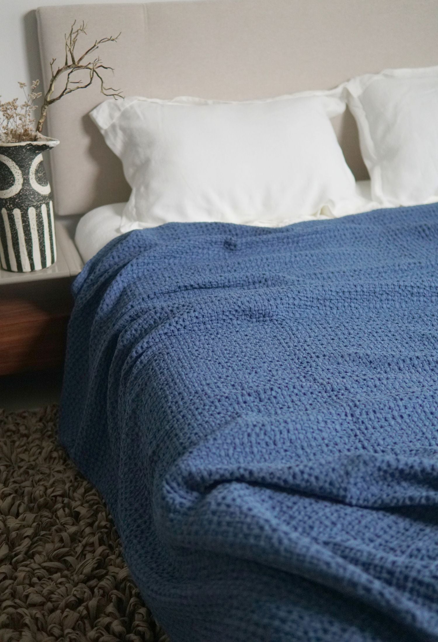 Plaid en coton biologique nid d'abeille. Bloom. Bleu