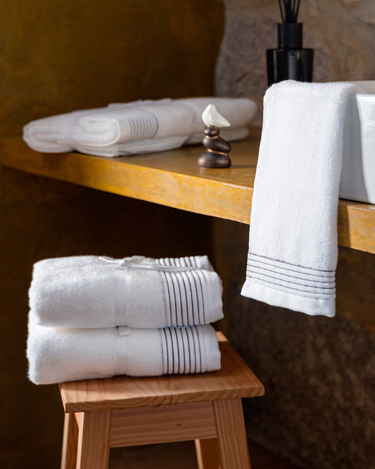 Pure Elegance Fluffy Bath Towel - Luxuriously soft and absorbent towel in a pristine white color. Perfect for wrapping yourself in comfort after a relaxing bath or shower. Made from high-quality materials for a plush feel and enhanced durability. 