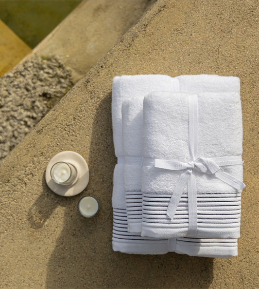 Pure Elegance Fluffy Bath Towel - Luxuriously soft and absorbent towel in a pristine white color. Perfect for wrapping yourself in comfort after a relaxing bath or shower. Made from high-quality materials for a plush feel and enhanced durability. 