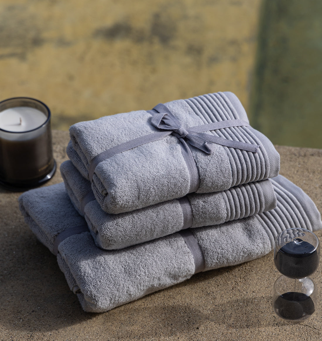Silver Mist Fluffy Bath Towel - A luxurious and plush bath towel in a serene silver mist color. Designed for ultimate comfort and absorbency, perfect for indulging in post-shower relaxation. Crafted from premium materials to provide a soft and gentle feel against the skin. 