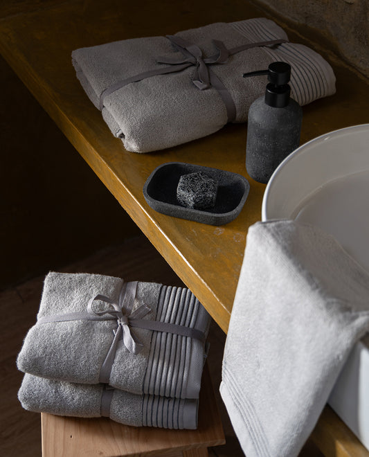 Silver Mist Fluffy Bath Towel - A luxurious and plush bath towel in a serene silver mist color. Designed for ultimate comfort and absorbency, perfect for indulging in post-shower relaxation. Crafted from premium materials to provide a soft and gentle feel against the skin. 